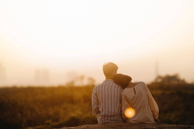5 Gründe, warum du dich nicht in eine Beziehung während der Valentinstag- Saison stürzen solltest
