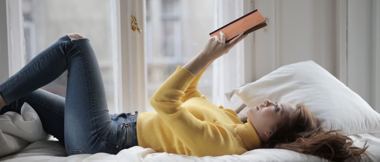 Die verborgenen Vorteile des Lesens vor dem schlafengehen, der Wissenschaft nach