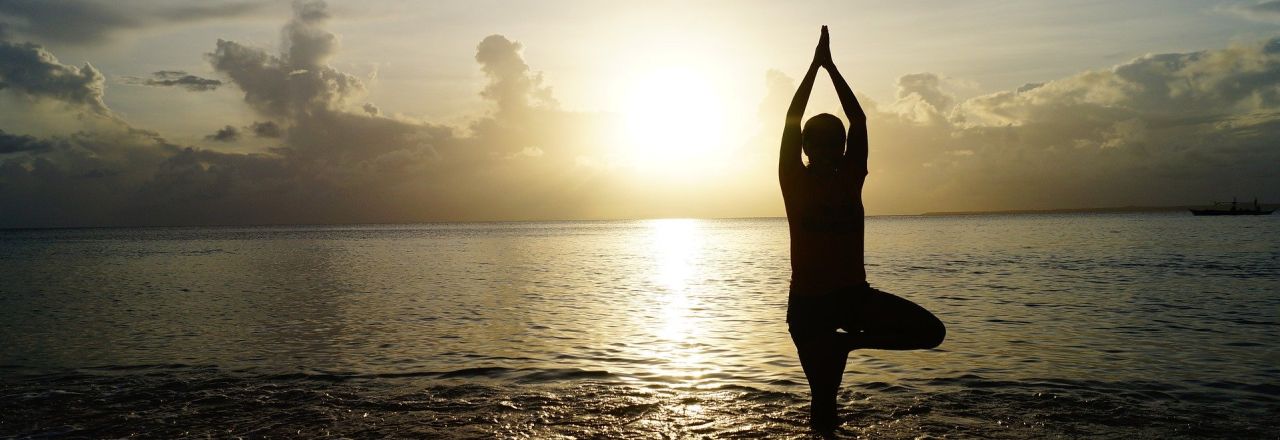 Wie Yoga und achtsames Essen von Nutzen sein können