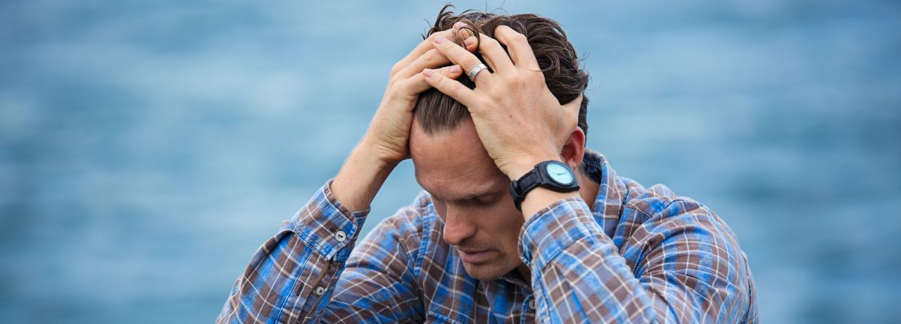 7 Verhaltensmerkmale eines Mannes in emotionalem Stress