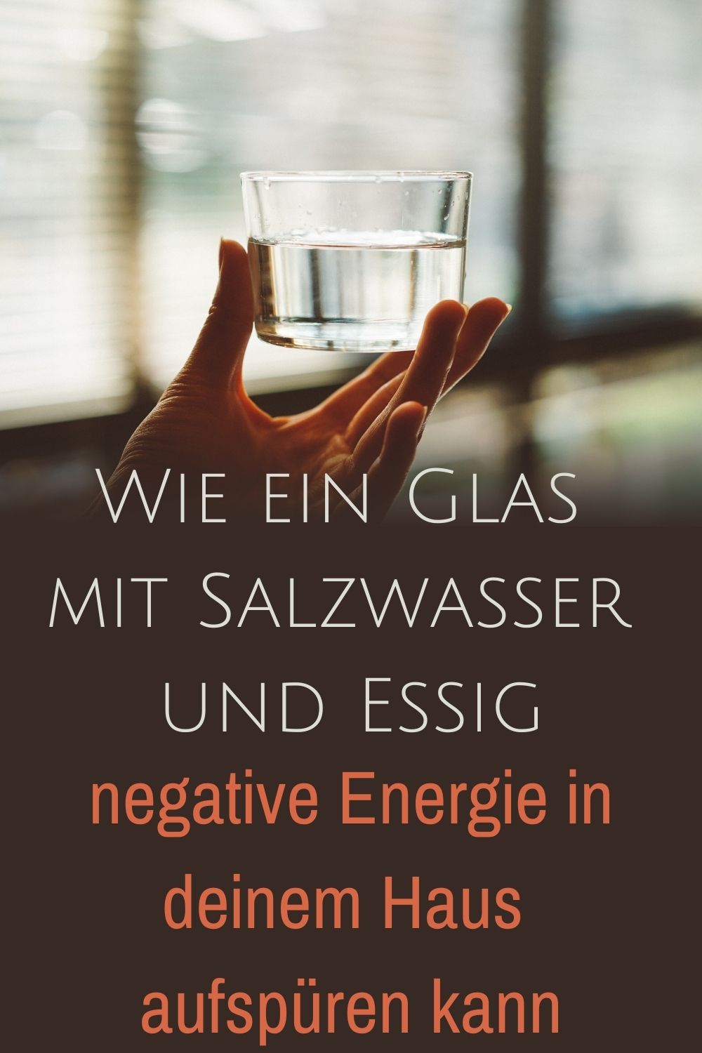 Wie-ein-Glas-mit-Salzwasser-und-Essig-negative-Energie-in-deinem-Haus-aufspüren-kann