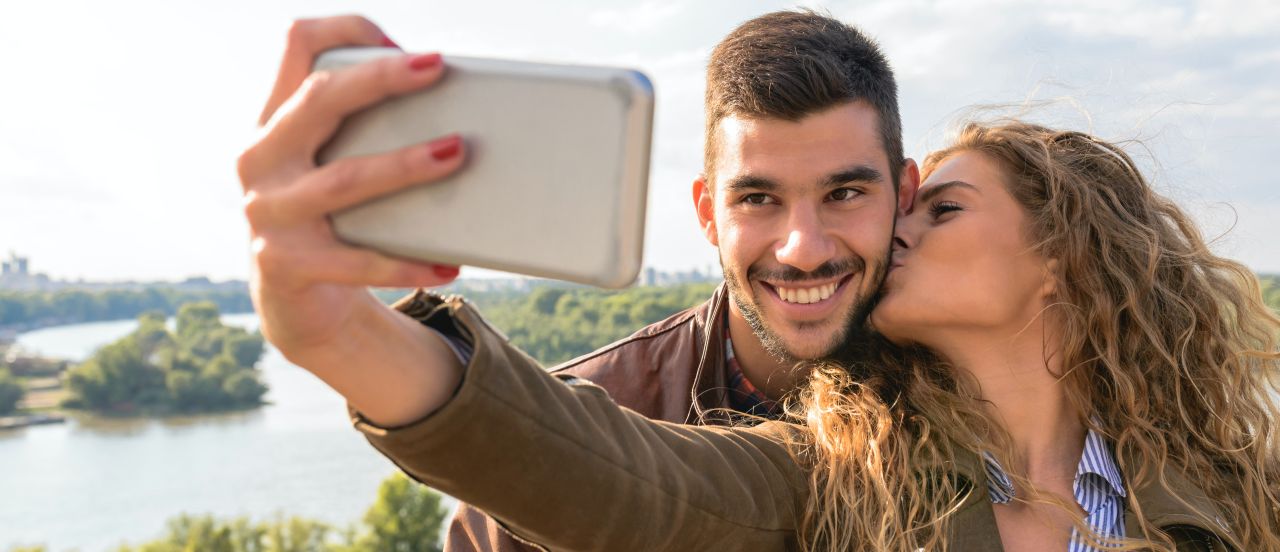 5 Dinge, die glückliche Paare über Social Media wissen