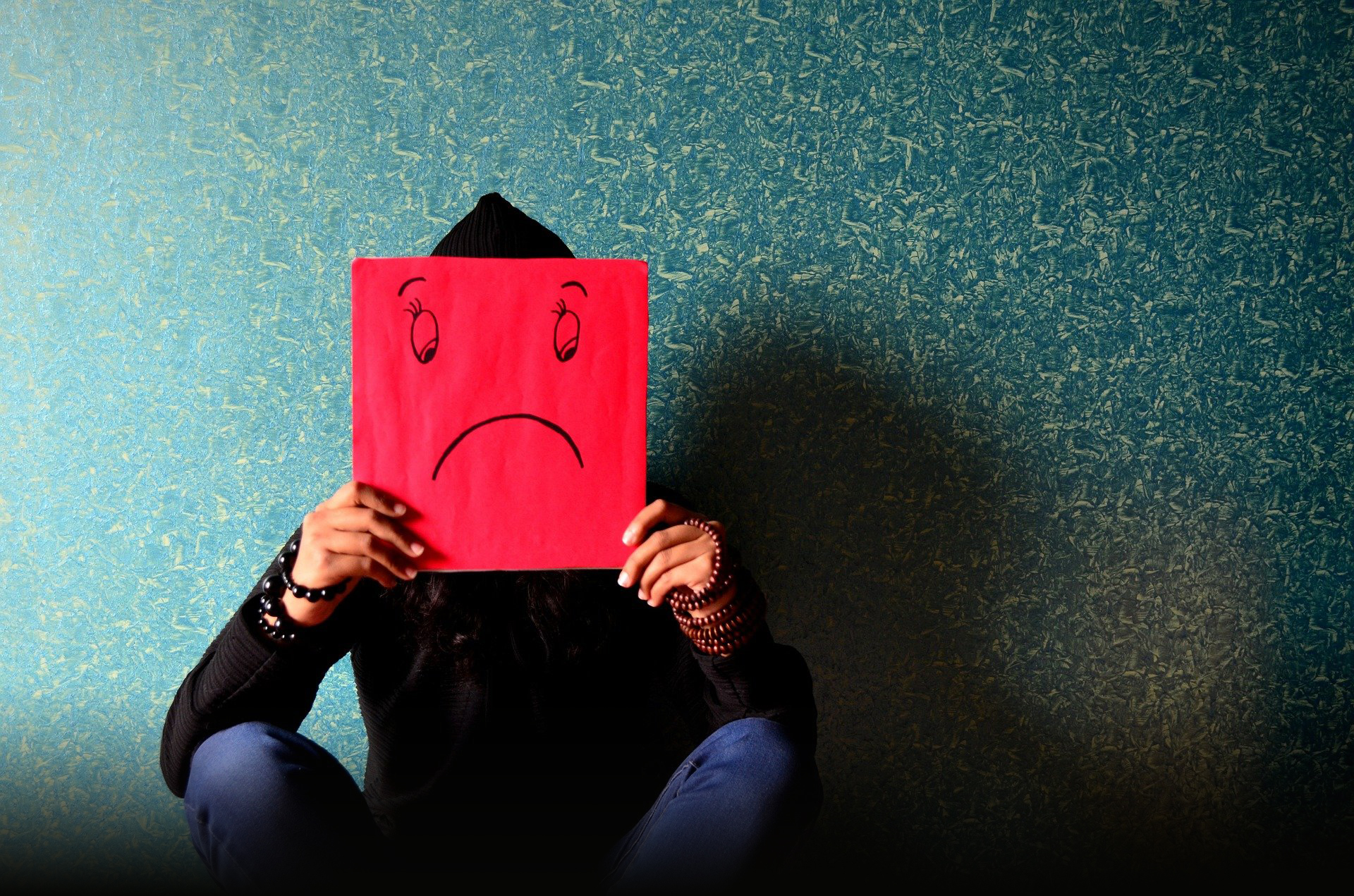 9 Beispiele, wie Männer in einer Beziehung emotional missbraucht werden und wie man damit umgeht