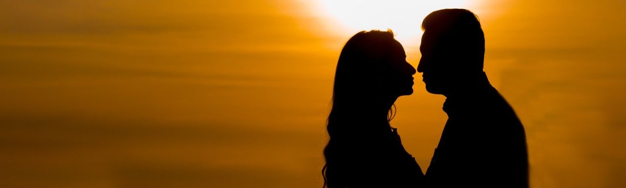 50 tiefgründige Fragen, die die Intimität in deiner Beziehung stärken können