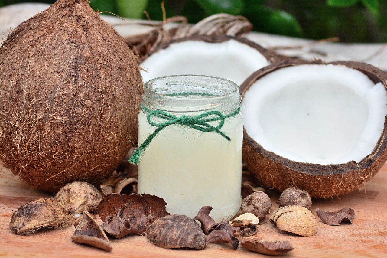100+ Verwendungen von Kokosnussöl und seine bewährten Vorteile