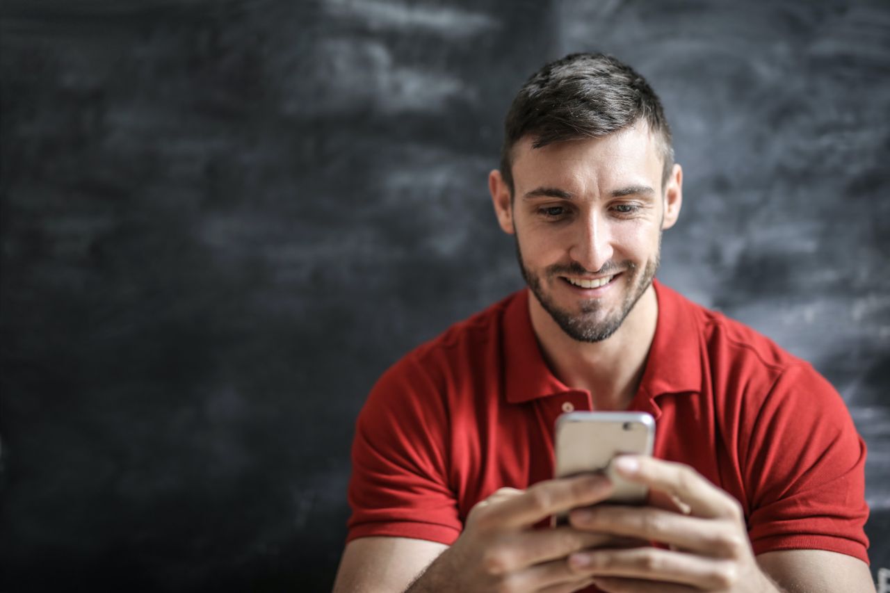 Warum texten Männer, aber fragen Frauen nicht nach einem Date?