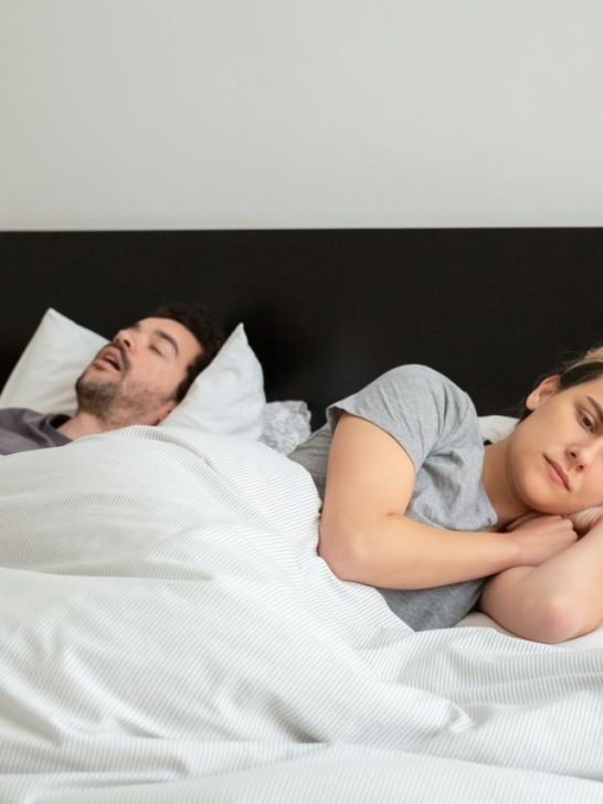 Die Romantik am Leben erhalten: 7 Zeichen, dass dein Mann nicht romantisch ist und was du tun solltest