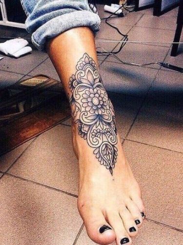 3. Mandala Fuß Tattoo