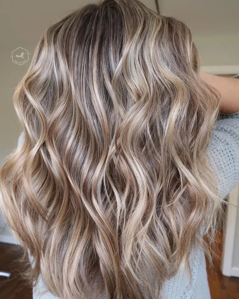 30 Atemberaubende aschblonde Haarfarbideen, die im Trend liegen