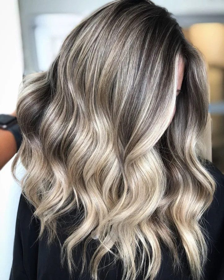 30 Atemberaubende aschblonde Haarfarbideen, die im Trend liegen