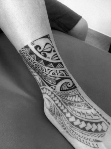 7. Tribal Fuß Tattoo