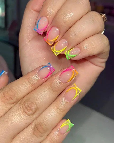 Die besten Neon-Nageldesigns