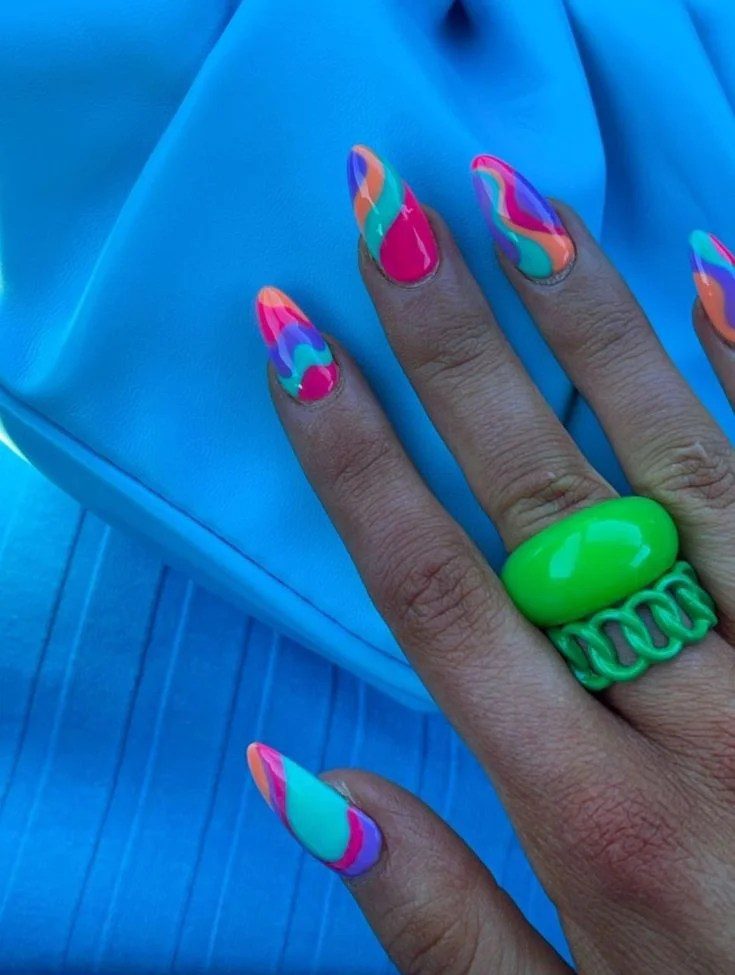 Die besten Neon-Nageldesigns