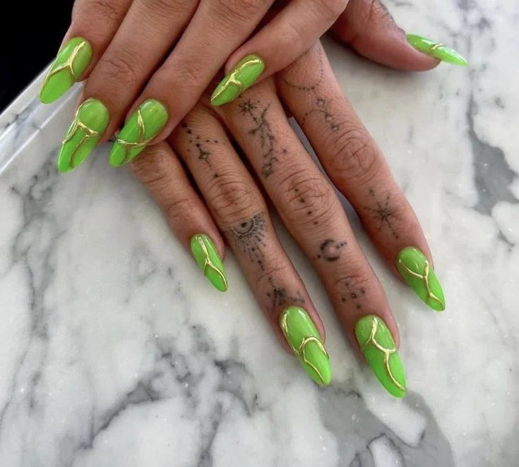 Die besten Neon-Nageldesigns