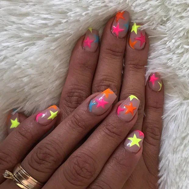 Die besten Neon-Nageldesigns