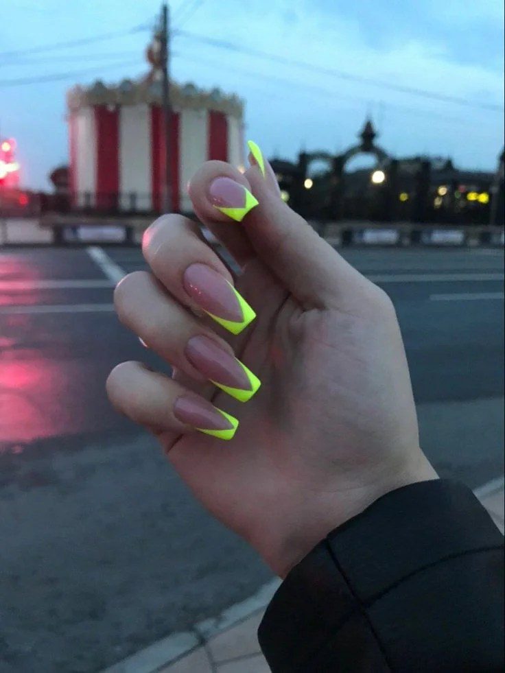 Die besten Neon-Nageldesigns