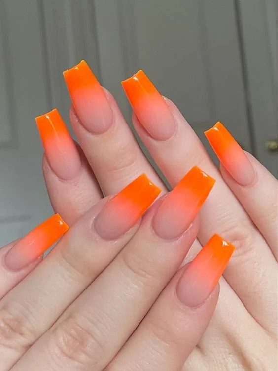 Die besten Neon-Nageldesigns