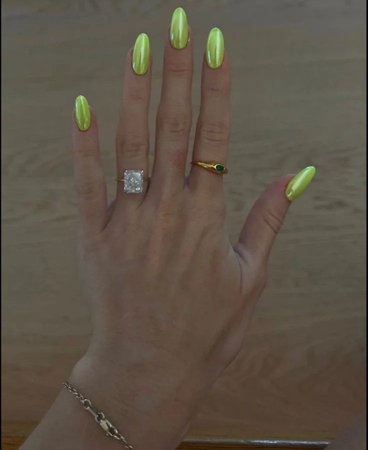 Die besten Neon-Nageldesigns