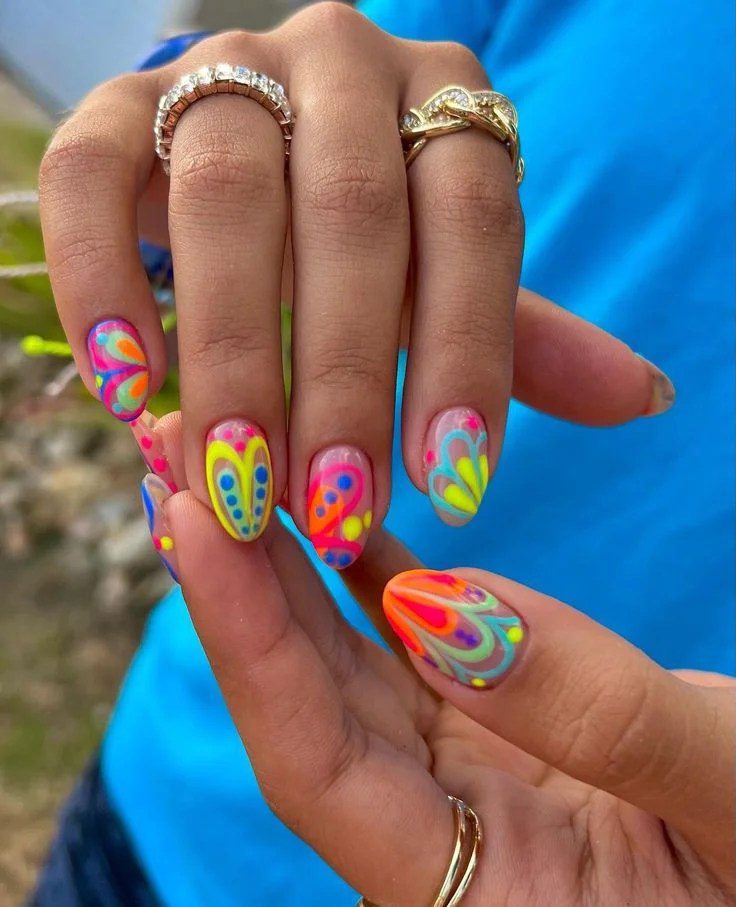 Die besten Neon-Nageldesigns