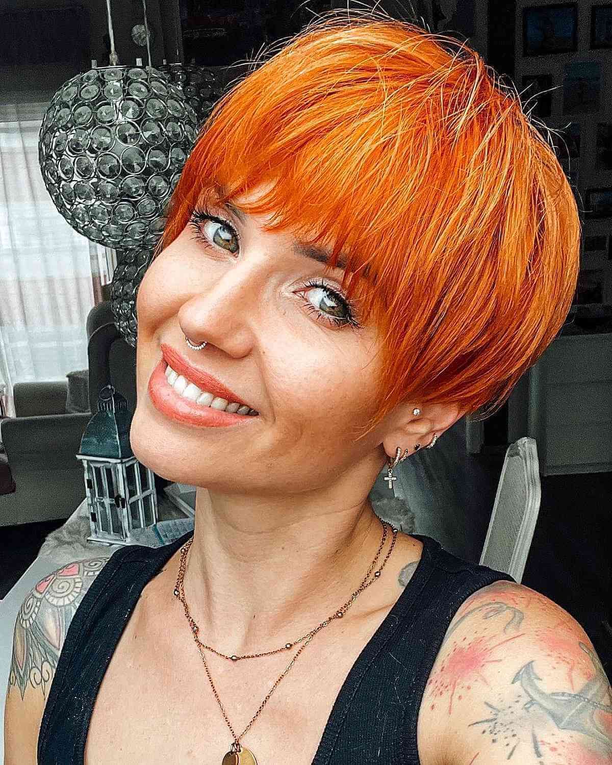 Kupferorange Pixie Cut