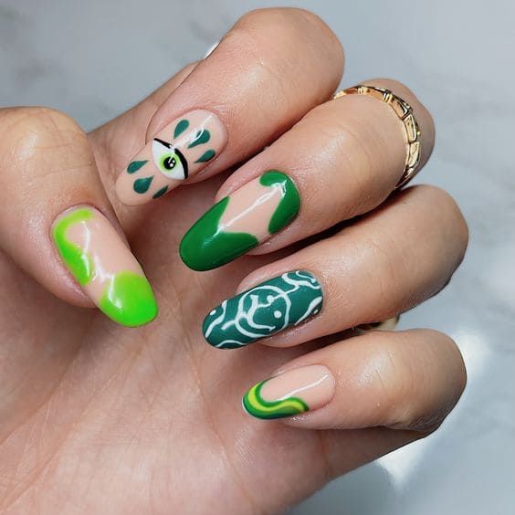 Lustige knallgrüne Nail Arts