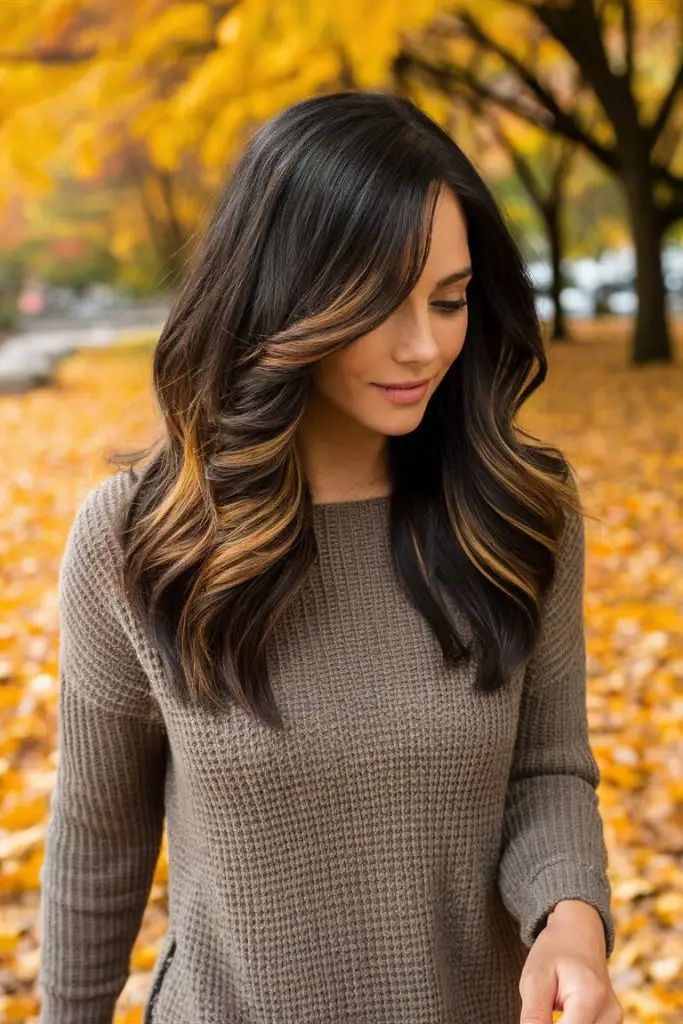 Warmer Herbst-Balayage-Look für dunkelbraunes Haar