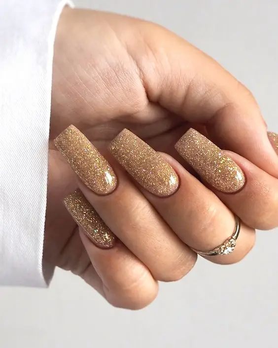 Glitzernder Gold-Glamour