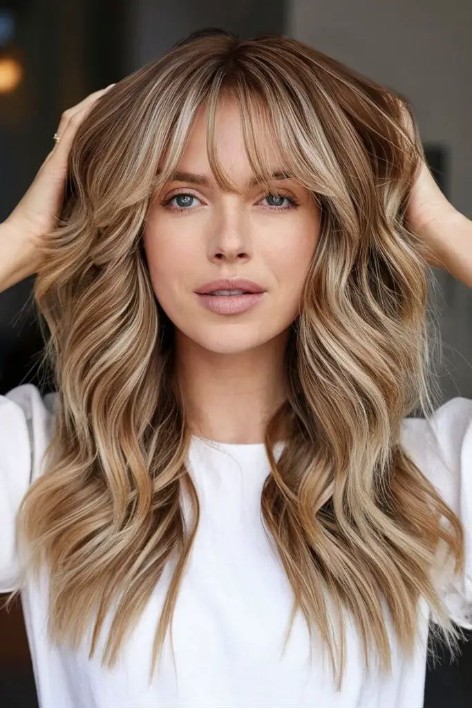 Herbst-Balayage Blond mit subtilen Wellen