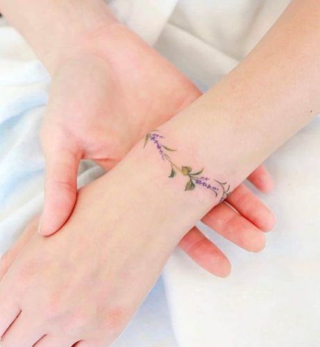 Zartes Blumen-Armband-Tattoo