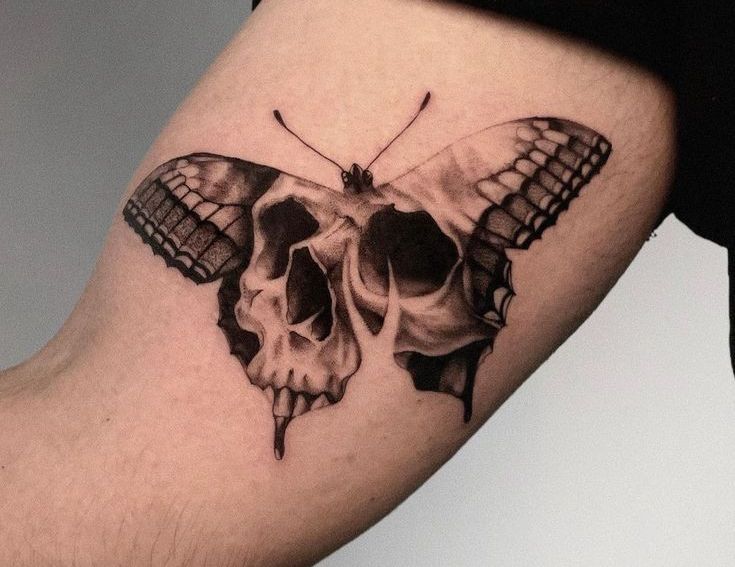 Entdecke 18 realistische Totenkopf-Tattoos für Männer und Frauen